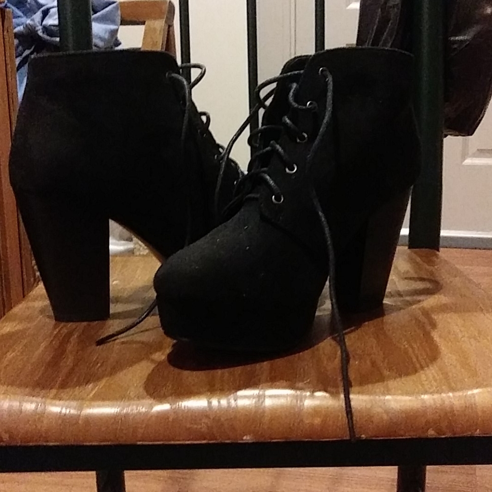 Black wedge boots